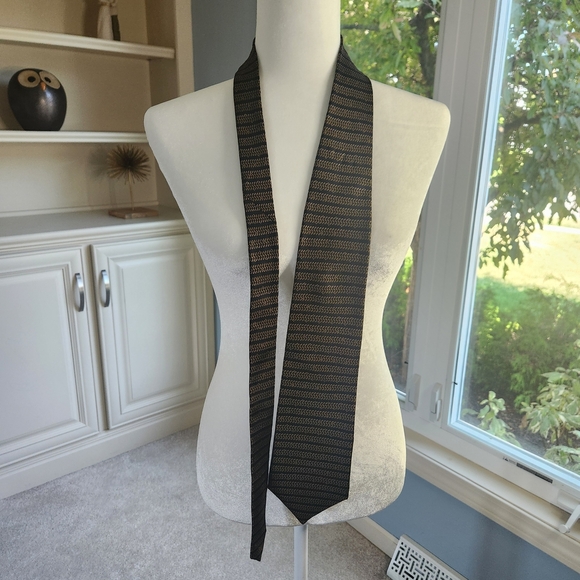 DKNY 100% Silk Black and Gold Patterned Tie - Picture 5 of 8